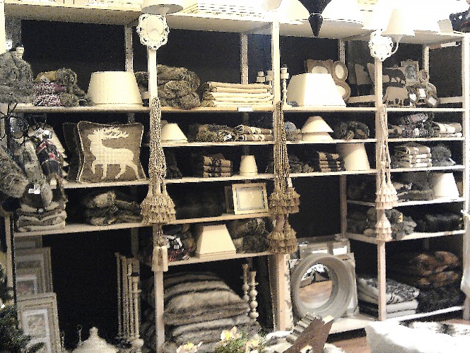 Merchandising 1.jpg